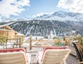 Luxushotel: Die Sonne auf der Terrasse genießen - Hotel Post Sulden