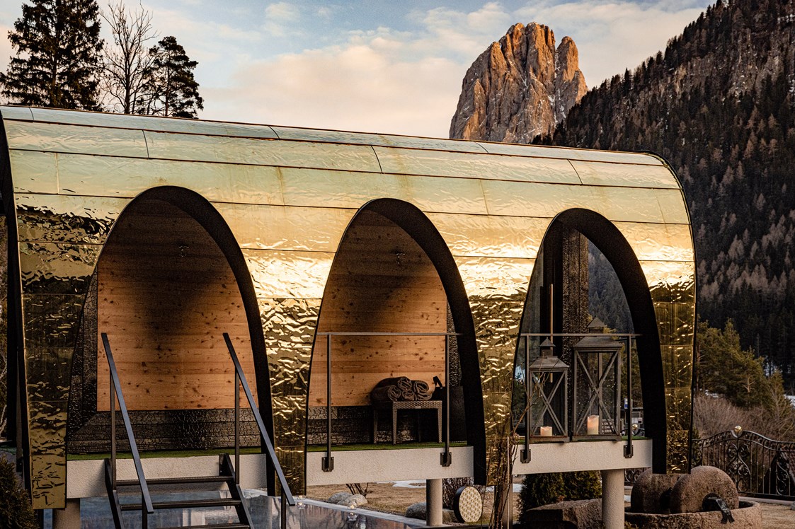 Luxushotel: Finnische Sauna mit Blick auf dem Langkofel  - Alpin Garden Luxury Maison & Spa