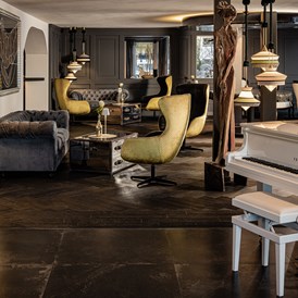 Luxushotel: Künstler Lounge für Deine Goldene Auszeit in den Bergen - Alpin Garden Luxury Maison & Spa