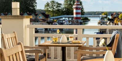 Luxusurlaub - Restaurant: mehrere Restaurants - Terrasse - Precise Resort Hafendorf Rheinsberg
