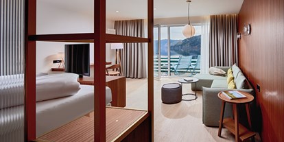 Luxusurlaub - Saunalandschaft: finnische Sauna - Wohn- und Schlafbereich der Suite Königsforelle - Seeglück Hotel Forelle