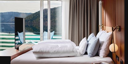 Luxusurlaub - Klassifizierung: 4 Sterne S - Tangern (Spittal an der Drau, Seeboden am Millstätter See) - Ausblick vom Bett auf den See - Seeglück Hotel Forelle