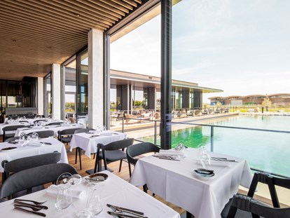 Luxusurlaub - Saunalandschaft: Dampfbad - INFINITY Hotelrestaurant - Scheiblhofer The Resort