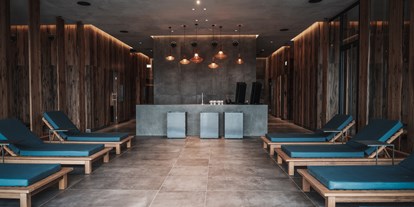 Luxusurlaub - Saunalandschaft: finnische Sauna - Ruheräume Spa Bereich - Scheiblhofer The Resort