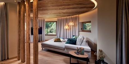 Luxusurlaub - Saunalandschaft: finnische Sauna - Fontis Luxury Spa Lodge
