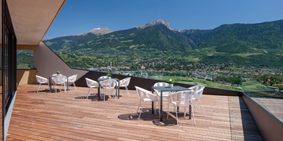Luxusurlaub - Restaurant: Gourmetrestaurant - Panoramaterrasse mit Blick auf Meran - Parkhotel Marlena - Adults Only 14+