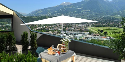 Luxusurlaub - Pools: Außenpool beheizt - Südtirol - Frühstück mit Panoramablick - Parkhotel Marlena - Adults Only 14+