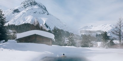 Luxusurlaub - Hotel-Schwerpunkt: Luxus & Skifahren - Grän - Hotel Post Lech Außenpool - Hotel Post Lech