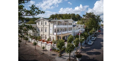 Luxusurlaub - Parkplatz: kostenlos beim Hotel - Lütow - Hausansicht - Romantik ROEWERS Privathotel