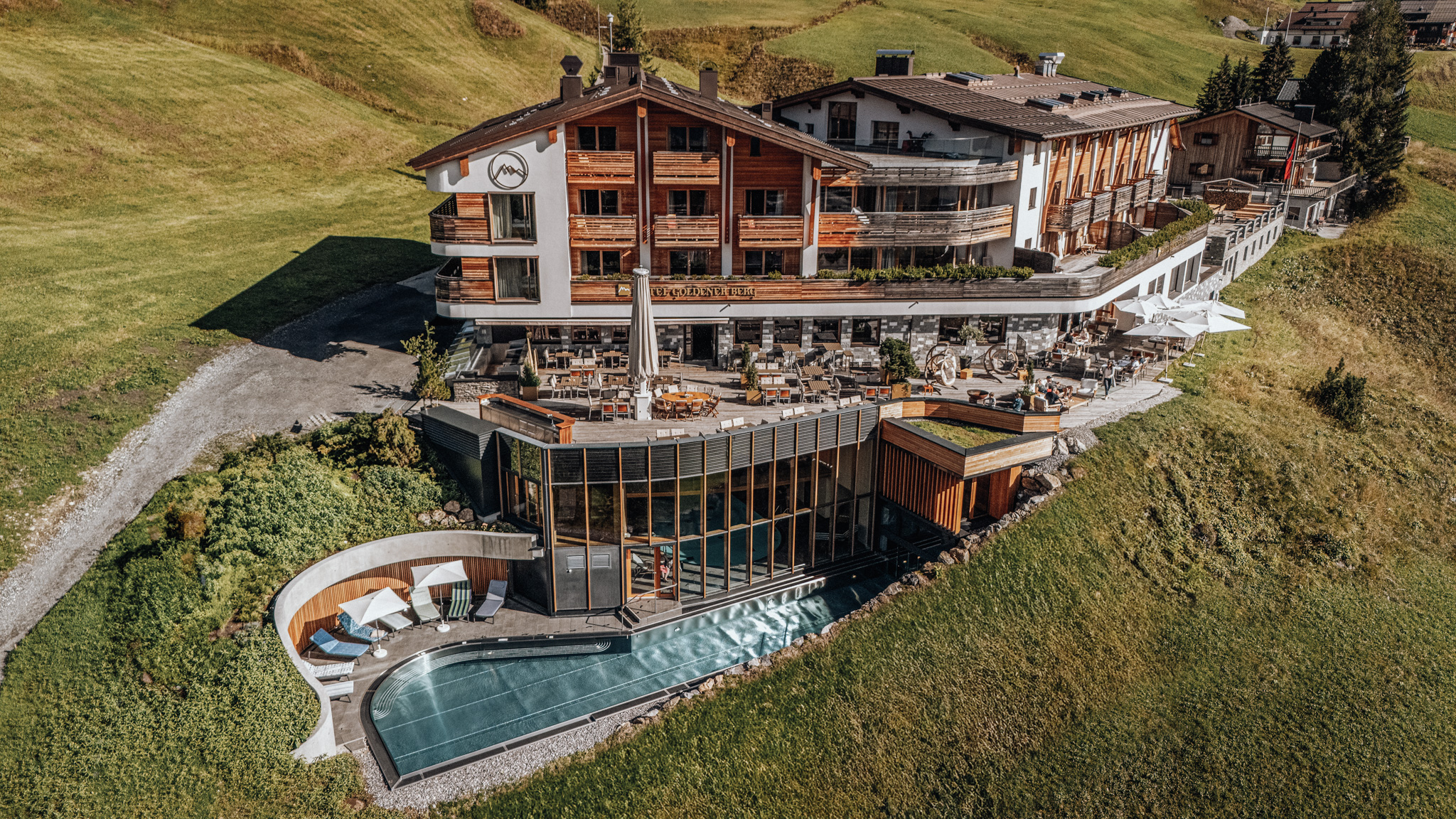 Luxushotel - Außenansicht Sommer - Hotel Goldener Berg