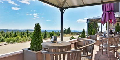 Luxusurlaub - Einrichtungsstil: klassisch - Bar-Terrasse - Wellness- & Nationalpark Hotel Schliffkopf