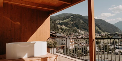 Luxusurlaub - Saunalandschaft: Dampfbad - Weißenbach (Haus) - Suite mit Badewanne - Hotel Nesslerhof