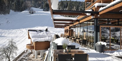 Luxusurlaub - Saunalandschaft: Textilsauna - Terrasse Winter DAS.GOLDBERG - Das Goldberg