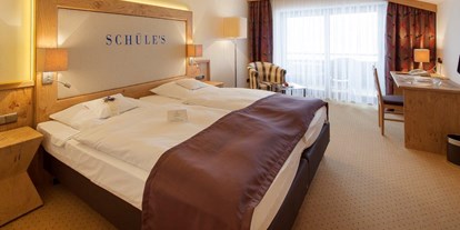Luxusurlaub - Bettgrößen: King Size Bett - Grän - Zimmer Heidelbeere - Schüle´s Gesundheitsresort & Spa
