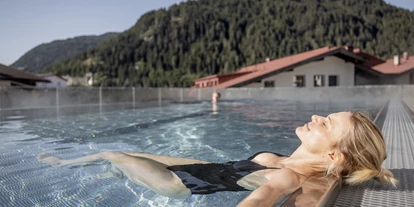 Luxusurlaub - Saunalandschaft: Textilsauna - See (Kappl, See) - Outdoor Pool - ganzjährig geöffnet und beheizt - Alpin ART & SPA Hotel Naudererhof