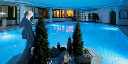 Luxusurlaub - Saunalandschaft: Außensauna - Grän - Indoorpool - allgäu resort 