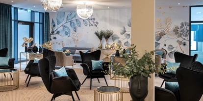 Luxusurlaub - Saunalandschaft: Außensauna - Kötzting - SPA-Lounge im neuen 5 Elemente Panorama-Bereich - Hotel Sonnenhof Lam im Bayerischen Wald