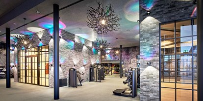 Luxusurlaub - Wellnessbereich - Fitness-Center auf 1.380 qm - 5-Sterne Wellness- & Sporthotel Jagdhof