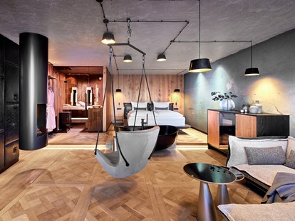Luxusurlaub - Sauna - Design-Suite mit eigener 3in1-Kombisauna, Whirlpool und Weinklimaschrank - 5-Sterne Wellness- & Sporthotel Jagdhof