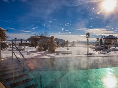 Luxusurlaub - Pools: Außenpool beheizt - Aigen (Kallham, Neukirchen am Walde) - Winter-Wellness - 5-Sterne Wellness- & Sporthotel Jagdhof