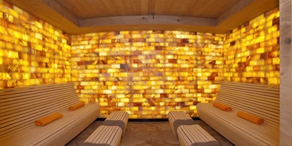 Luxusurlaub - Saunalandschaft: finnische Sauna - Schönberg im Stubaital - Himalaya-Salzsaune im Wellnesshotel in Tirol - Verwöhnhotel Kristall - Verwöhnhotel Kristall