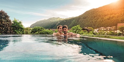 Luxusurlaub - Pools: Außenpool beheizt - Tirol - Gartenhotel Linde