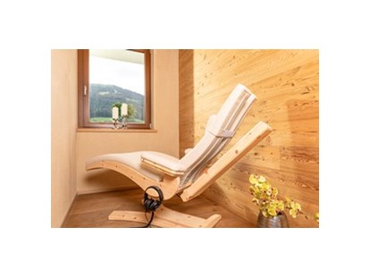 Luxusurlaub - Saunalandschaft: finnische Sauna - Königsleiten - Entspannung pur mit den innovativen Körperschallliegen - Alpbacherhof****s - Mountain & Spa Resort