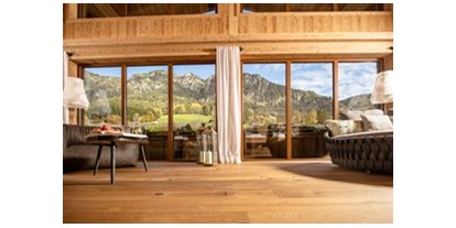 Luxusurlaub - Ladestation Elektroauto - Gemütliche Leselounge Wolke 7 mit Blick auf die Berge - Alpbacherhof****s - Mountain & Spa Resort