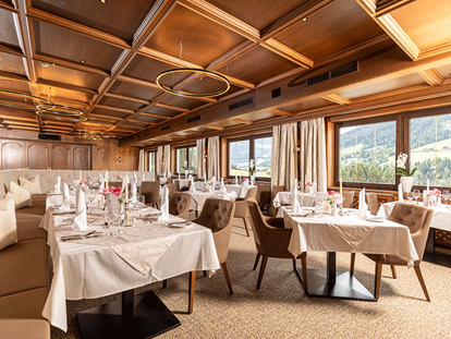 Luxusurlaub - Umgebungsschwerpunkt: Berg - Stilvolles Restaurant im Genusshotel Der Alpbacherhof - Alpbacherhof****s - Mountain & Spa Resort