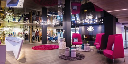 Luxusurlaub - Bar: Poolbar - Lobby - Preidlhof***** Luxury DolceVita Resort