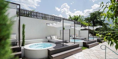 Luxusurlaub - Bar: Poolbar - NEU: Private Outdoor SPA Lounges - Preidlhof***** Luxury DolceVita Resort