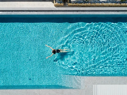 Luxusurlaub - Pools: Außenpool beheizt - Südtirol - Sky Infinity Sportpool mit Zeitmessanlage - Preidlhof***** Luxury DolceVita Resort