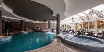 Luxusurlaub - Pools: Außenpool beheizt - Seiser Alm - Der beheizte Innenpool - Parc Hotel am See