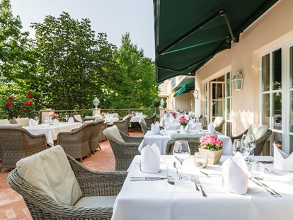 Luxusurlaub - Bar: Poolbar - Längenfeld - Hotel Pienzenau am Schlosspark 