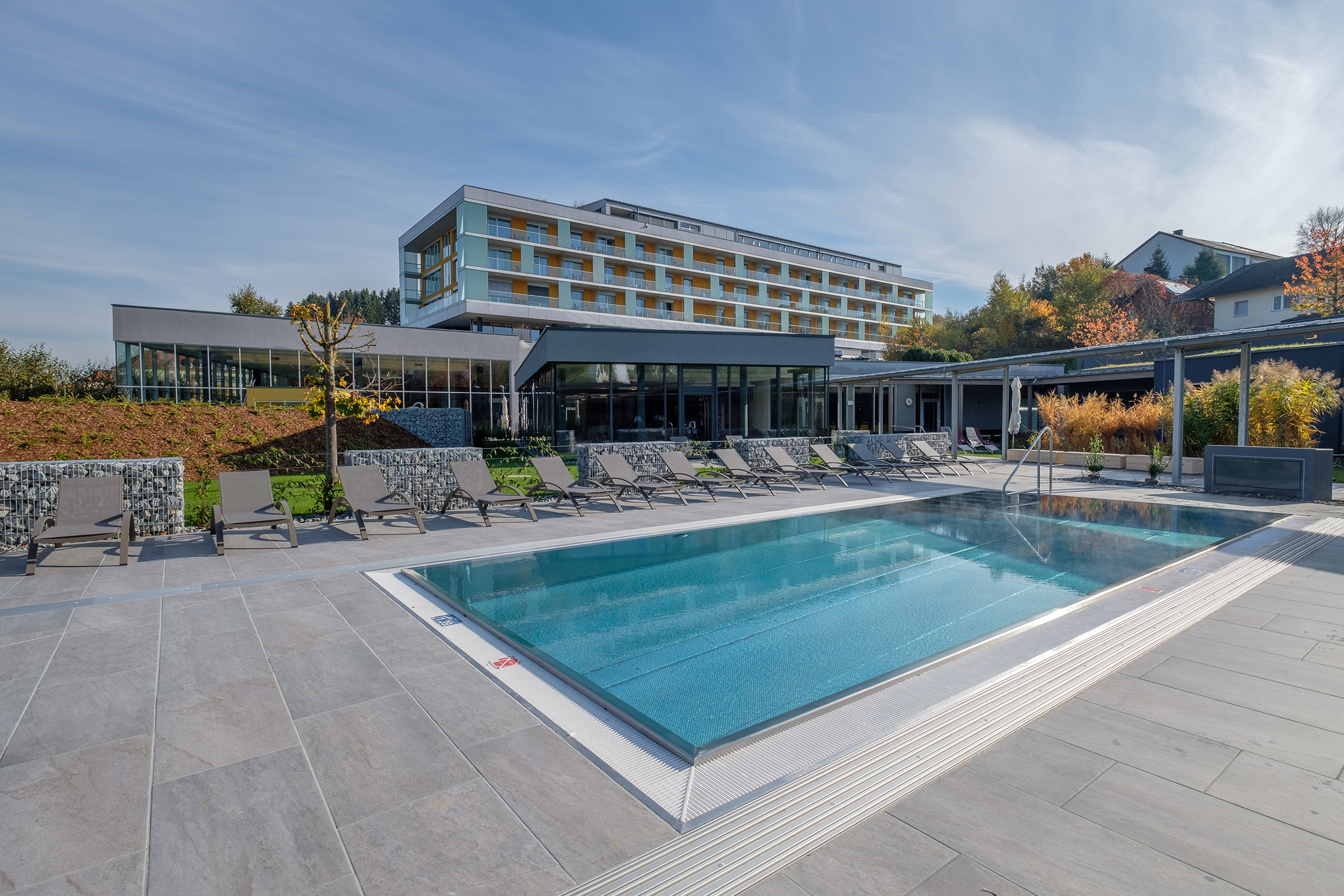 Luxushotel - Außenansicht des Hotels aus Sicht des Wellnessbereichs - Gesundheitsresort Lebensquell Bad Zell