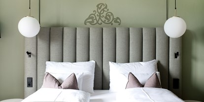 Luxusurlaub - Bettgrößen: Queen Size Bett - Chiemsee - Doppelzimmer - Romantik Spa Hotel Elixhauser Wirt