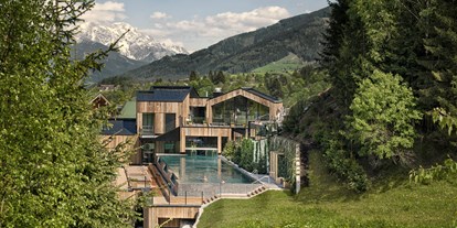 Luxusurlaub - Pools: Schwimmteich - Hotel Forsthofgut