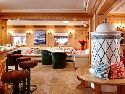 Luxusurlaub - Saunalandschaft: finnische Sauna - Hotelbar mit Kaminbankerl - Wander-und Wellnesshotel Gassner****s