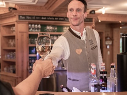 Luxusurlaub - Verpflegung: alkoholfreie Getränke ganztags inklusive - Kitzbühel - Hotelbar - Wander-und Wellnesshotel Gassner****s
