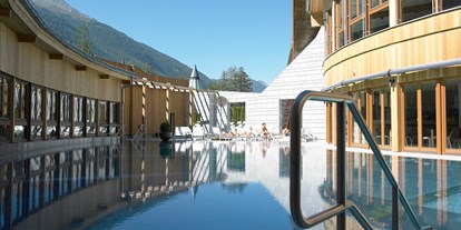 Luxusurlaub - Pools: Außenpool beheizt - Garmisch-Partenkirchen - AQUA DOME - Tirol Therme Längenfeld