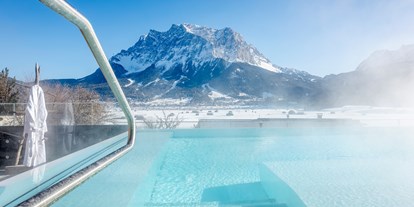 Luxusurlaub - Wellnessbereich - Tirol - Außenpool - Hotel Post Lermoos