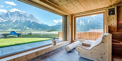 Luxusurlaub - Wellnessbereich - Tirol - Ausblick von der Sauna - Hotel Post Lermoos