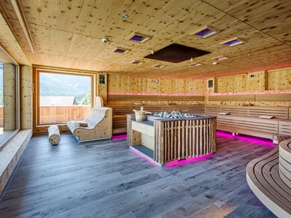 Luxusurlaub - Saunalandschaft: Textilsauna - Hötting - Großzügige Sauna - Hotel Post Lermoos