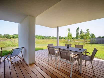 Luxusurlaub - Einrichtungsstil: modern - Residenzen am See - parkside, Terrasse - VILA VITA Pannonia