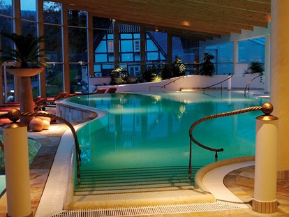 Luxusurlaub - Pools: Innenpool - Hallenbad 30° C im Romantik- & Wellnesshotel Deimann - Romantik- & Wellnesshotel Deimann