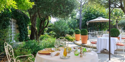 Luxusurlaub - Pools: Innenpool - Provence-Alpes-Côte d'Azur - Terrasse Restaurant - Auberge de Cassagne & Spa