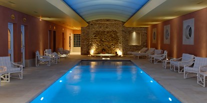 Luxusurlaub - Hotel-Schwerpunkt: Luxus & Kulinarik - Saint-Rémy-de-Provence - Innenpool Spa - Auberge de Cassagne & Spa