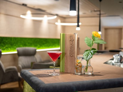 Luxusurlaub - Bar: Hotelbar - Hotelbar "5 Elements" - 7 Tage ab 17 Uhr geöffnet - Landrefugium Obermüller | SPA & Naturresort | 360 ° Glück | 4,5 Sterne