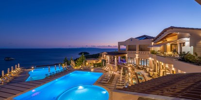 Luxusurlaub - Bettgrößen: Queen Size Bett - Griechenland - Außenansicht / Pool - Sivota Diamond Spa Resort
