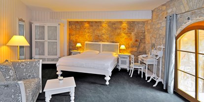 Luxusurlaub - Bettgrößen: Queen Size Bett - Zimmeransicht - Wasserschloss Westerburg